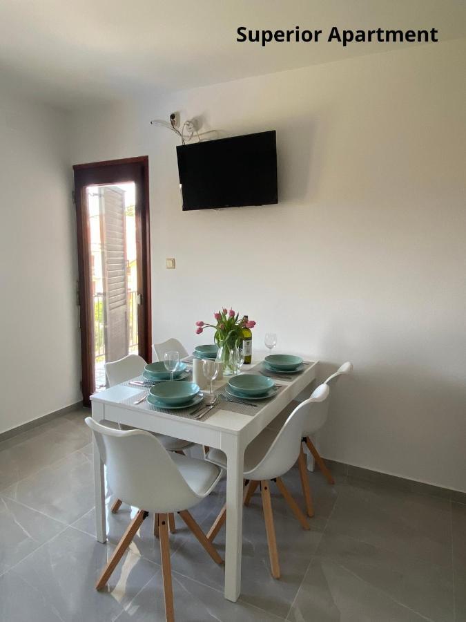 Apartments Zivko Malinska Ngoại thất bức ảnh