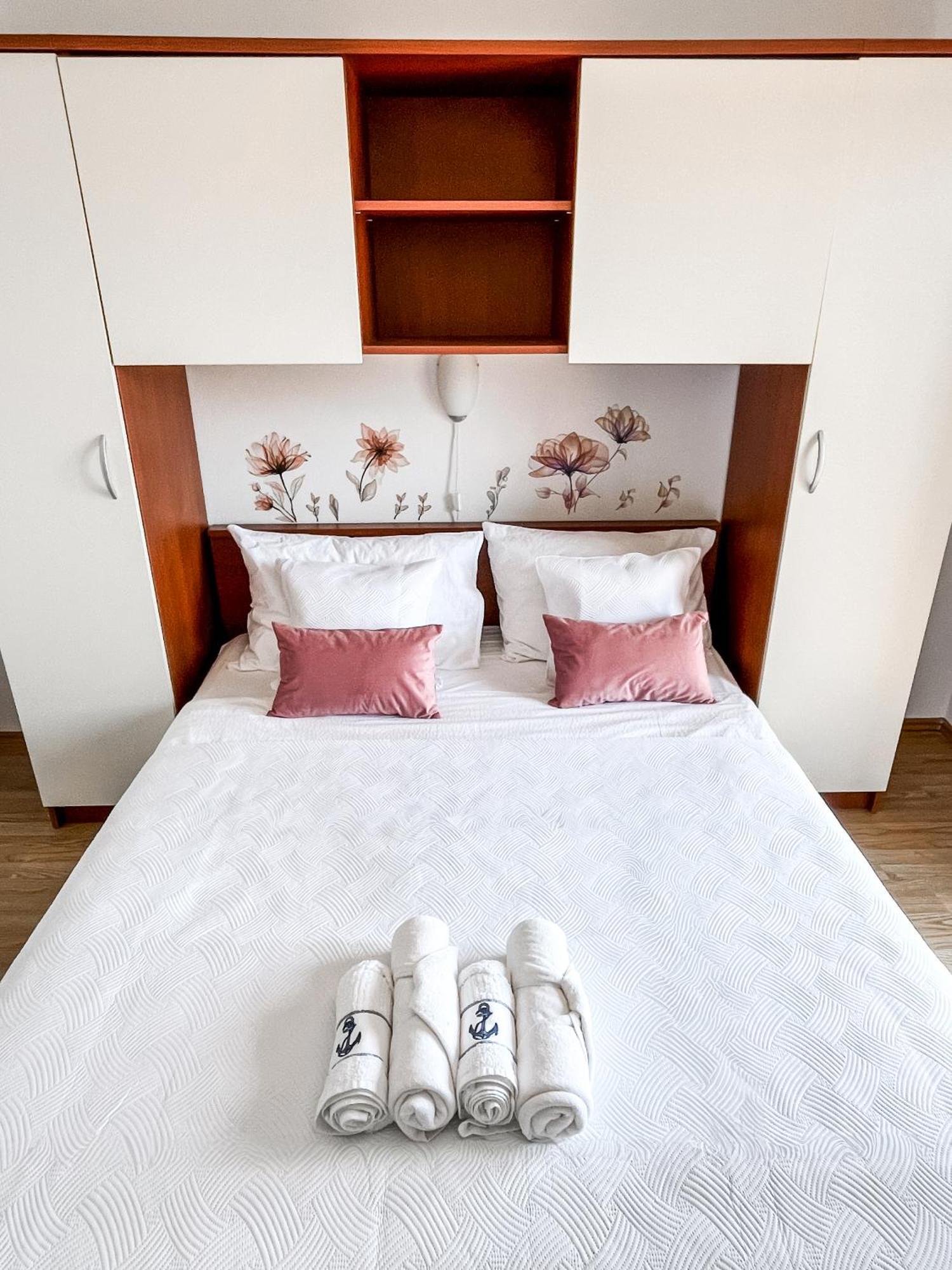 Apartments Zivko Malinska Ngoại thất bức ảnh