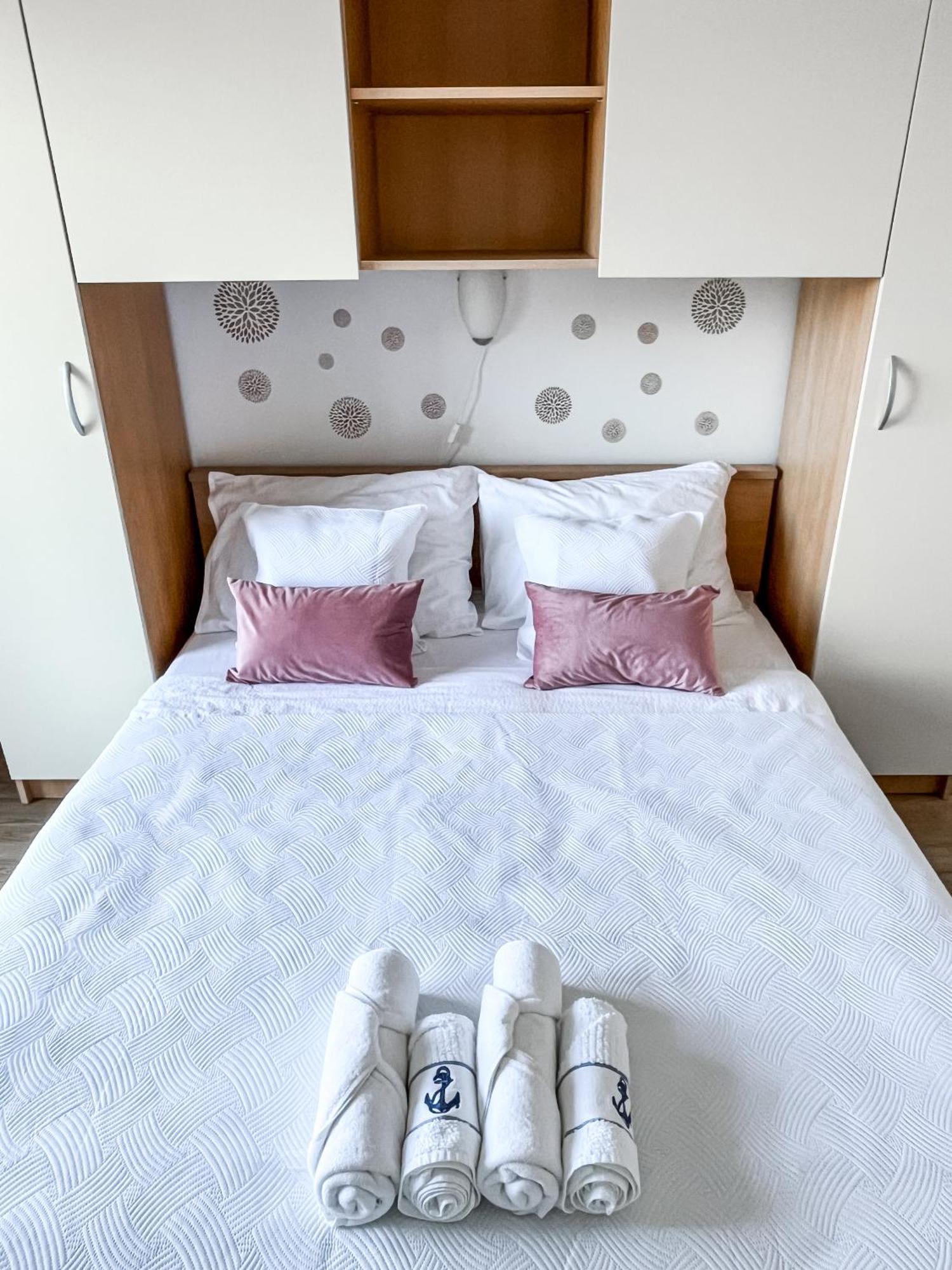 Apartments Zivko Malinska Ngoại thất bức ảnh