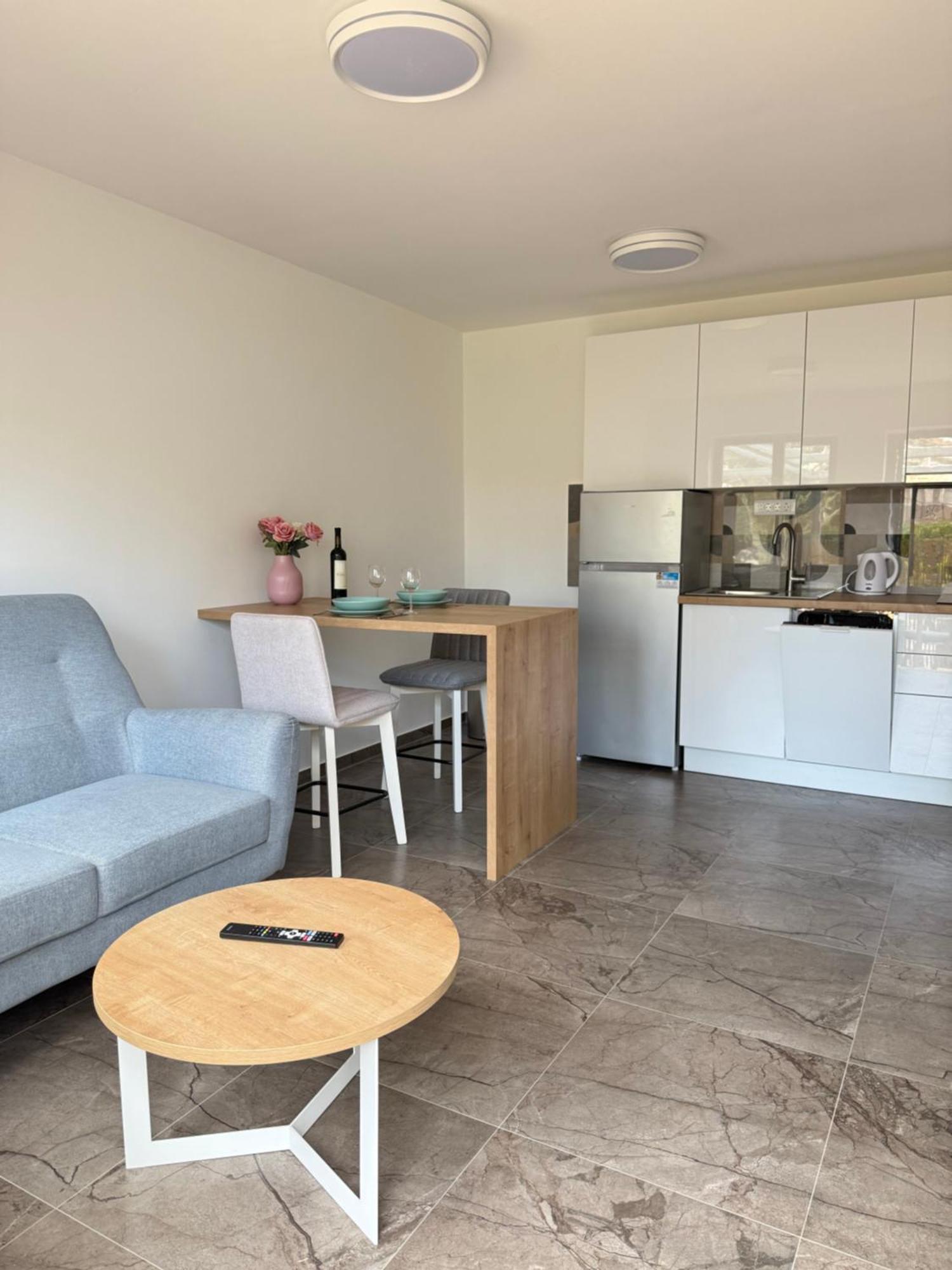 Apartments Zivko Malinska Ngoại thất bức ảnh